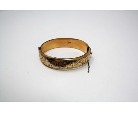 A 9ct gold hollow engraved bangle (a/f), 