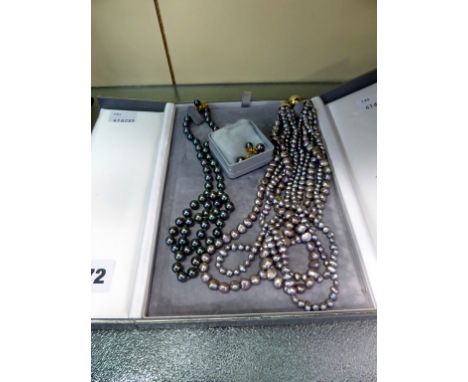 Two grey pearl necklaces + two pairs of earrings (6), 