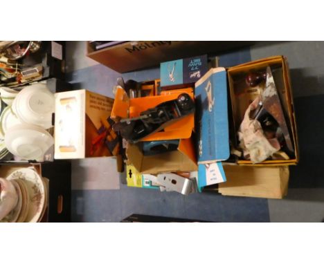 A Box Containing Various Workshop Tools Including Two Stanley Planes, Record Plane, Bailey Plane, Black and Decker Tools etc
