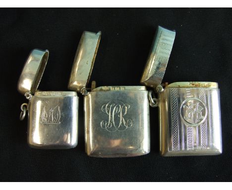 An Edwardian silver Vesta case with engine-turned decoration, Birmingham 1909, 5cm, together with a plain Vesta case, Birming