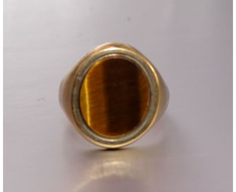 A 9ct gold signet ring set tiger's eye, size O½, 7.5g. 