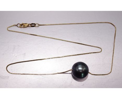 An 18ct yellow gold fine box-link neck chain with a large black cultured pearl, possibly South Sea, 14mm diameter, 40.5cm lon