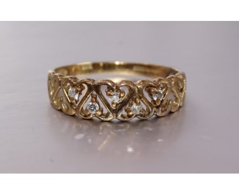 A 9ct gold ring of pierced design set five diamond points, size O½, 1.8g. 