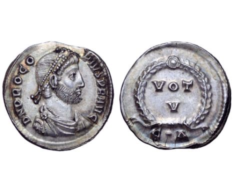 Procopius AR Siliqua. Constantinople, AD 365-366. D N PROCOPIVS P F AVG, pearl-diademed, draped and cuirassed bust right / VO