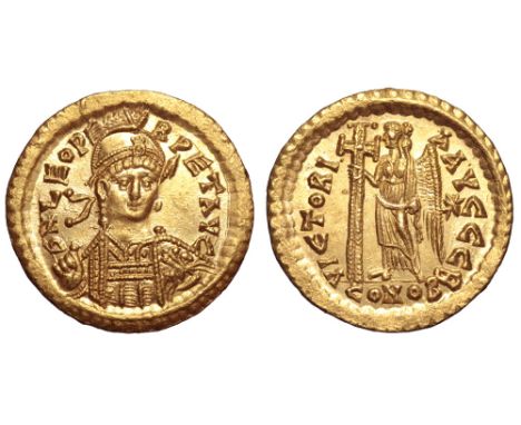 Leo I AV Solidus. Constantinople, circa AD 465-466. D N LEO PERPET AVG, helmeted, pearl-diademed and cuirassed bust three qua