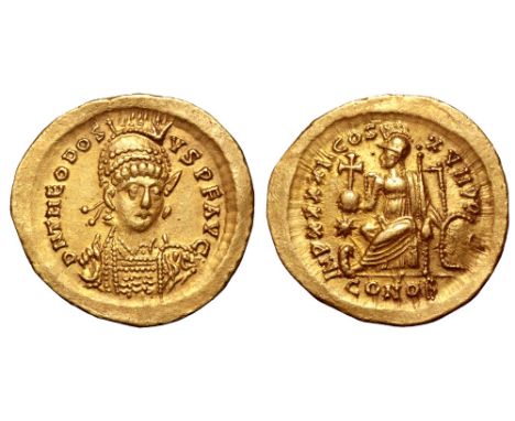 Theodosius II AV Solidus. Constantinople, AD 441-450. D N THEODOSIVS P F AVG, pearl-diademed, helmeted and cuirassed bust thr