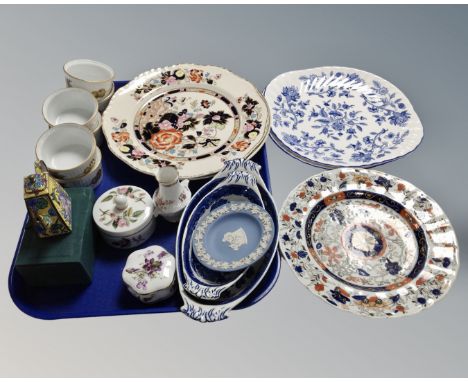 A tray containing assorted ceramics including Royal Worcester Evesham ramekins, Minton Hardwick cake plates, Masons plates, W