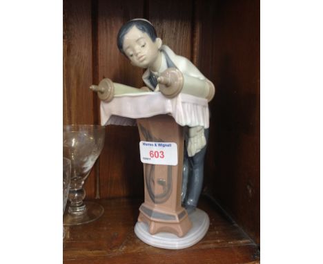 LLADRO FIGURE OF A JEWISH BOY.21CM