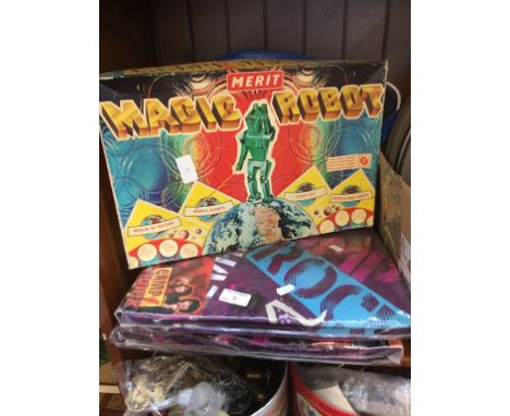 2 PACKETS OF READY MADE CURTAINS, GAME AND TRAVEL/SHOULDER BAG