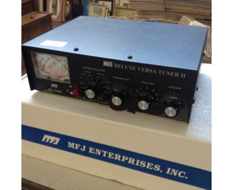 AN MFJ DELUXE VERSA TUNER II MODEL MFJ-949E WITH MANUAL AND BOX. T2I