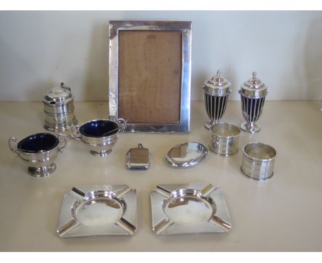 A collection of twelve silver items including a pair of napkin rings, vesta case, snuff box and photograph frame, approx 10.9