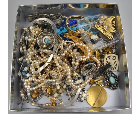 Mixed lot of vintage jewellery including beads, brooches, necklaces etc to/w a collection of vintage buttons and buckles incl
