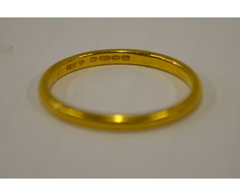 A 22ct yellow gold D-shaped wedding band, size R, approx 2.5g