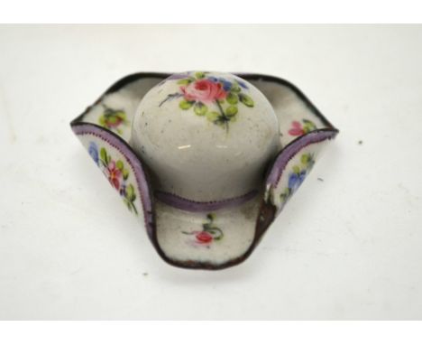 A Continental enamel patch-box in the form of a tricorn hat with floral decoration, 5 cm diameter Condition Report Enamel los