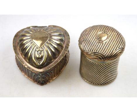 A late Victorian silver heart-shaped trinket box with reeded and fluted design, William Hutton & Son Ltd., London 1897, to/w 