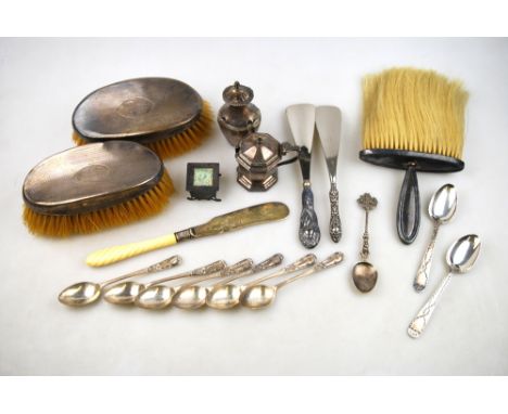 An Edwardian silver stamp-trough, Birmingham 1903, to/w a pepperette, mustard, butter knife with ivory handle, two shoe horns