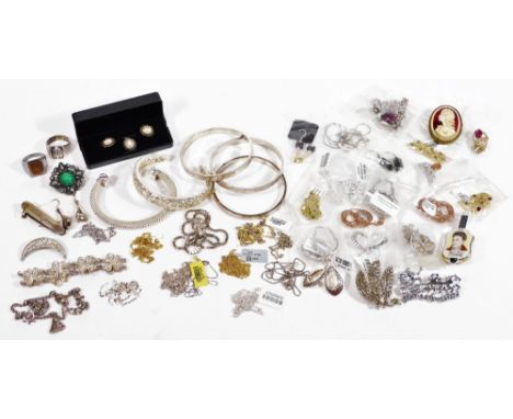 Various silver and other jewellery, to include modern silver bangles and necklaces, dress rings, floral filigree design brace