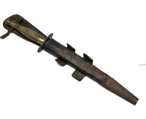 ww2 2nd pattern commando dagger B2 ON CROSSGUARD