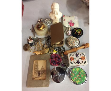 A MIXED GROUP OF ITEMS TO INCLUDE AN ONYX CIGARETTE LIGHTER AND ASHTRAY, AN ONYX BOOK STYLE PICTURE FRAME, COMPACT MIRRORS ET