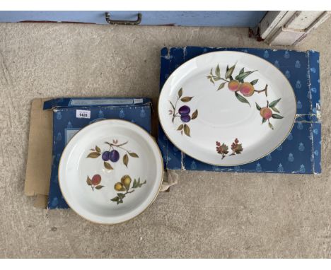 TWO PIECES OF ROYAL WORCESTER OVEN TO TABLEWARE TO INCLUDE A DISH AND A MEAT PLATE 