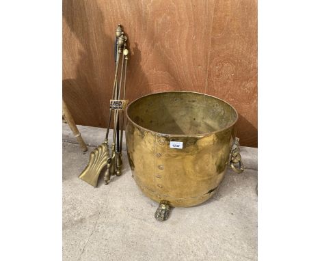 A LARGE DECORATIVE BRASS COAL BUCKET WITH LION HEAD HANDLES AND CLAM FEET, TO ALSO INCLUDE FIRE SIDE CAMPANION TOOLS 