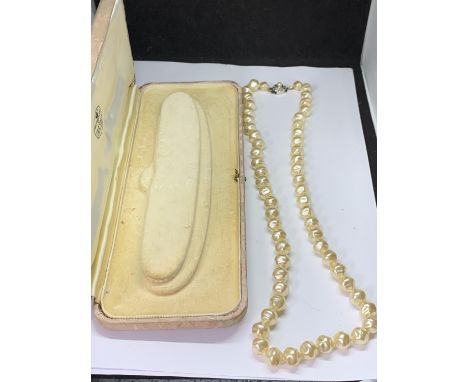 A PEARL NECKLACE IN A PRESENTATION BOX 