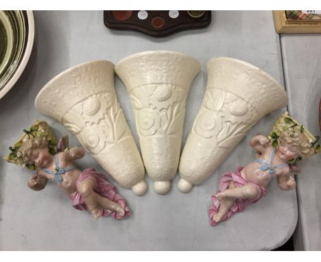 THREE CREAM CERAMIC WALL VASES AND TWO FURTHER WALL VASES WITH CHERUBS 