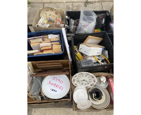 AN ASSORTMENT OF HOUSEHOLD CLEARANCE ITEMS TO INCLUDE BOOKS AND CERAMIC ITEMS ETC 