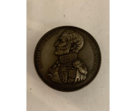 A GERMAN DESIGN SNUFF BOX 