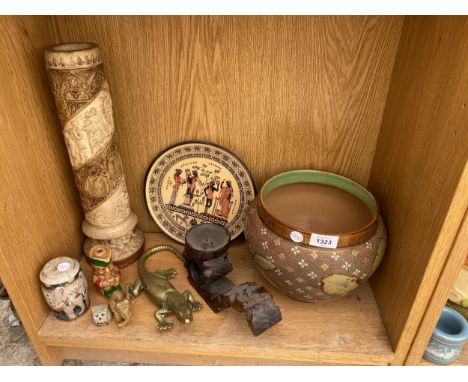 AN ASSORTMENT OF ITEMS TO INCLUDE A BRASS LIZARD, A JARDINAIRE AND CERAMIC FIGURES ETC 