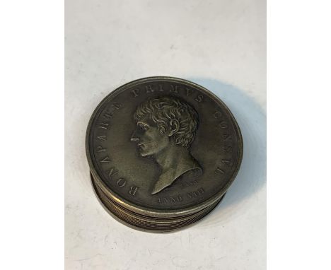 A PEWTER SNUFF BOX DEPICTING BONAPARTE 