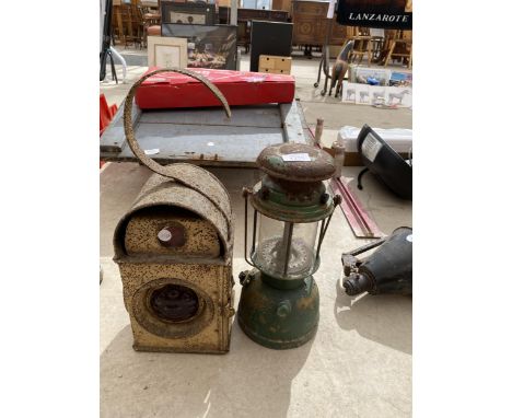 A VINTAGE ROAD LAMP AND A FURTHER VINTAGE PARAFIN LAMP 