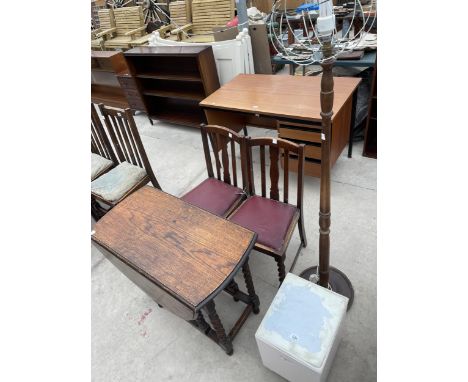 AN EARLY 20TH CENTURY OAK BARLEY TWIST GATE LEG DINING TABLE, A STANDARD LAMP, TWO DINING CHAIRS AND A BATHROOM STOOL 