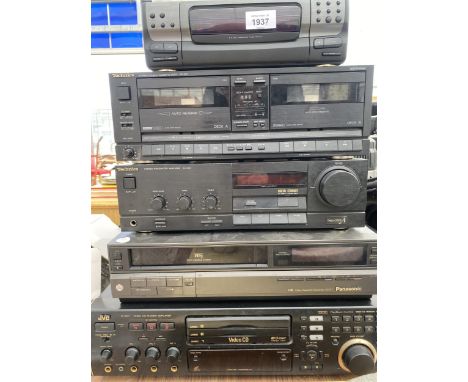 AN ASSORTMENT OF STEREO SYSTEM ITEMS TO INCLUDE TECHNICS TAPE DECK, JVC CD PLAYER AND A TECHNICS AMPLIFIER ETC 