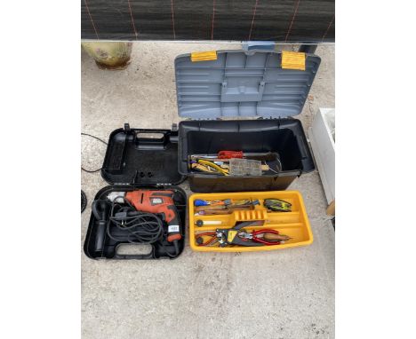 AN ASSORTMENT OF TOOLS TO INCLUDE PLIERS, A TOOL BOX AND A BLACK AND DECKER DRILL ETC 