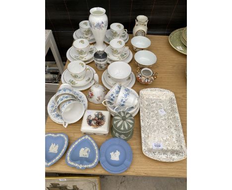 AN ASSORTMENT OF CERAMIC WARE TO INCLUDE WINDSOR TRIOS, JASPERWARE TRINKET DISHES AND COLCLOUCH TRIOS ETC 
