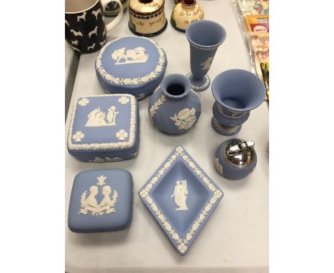 A SELECTION  OF WEDGWOOD JASPERWARE BLUE AND WHITE TO INCLUDE TRINKET DISHES ETC 