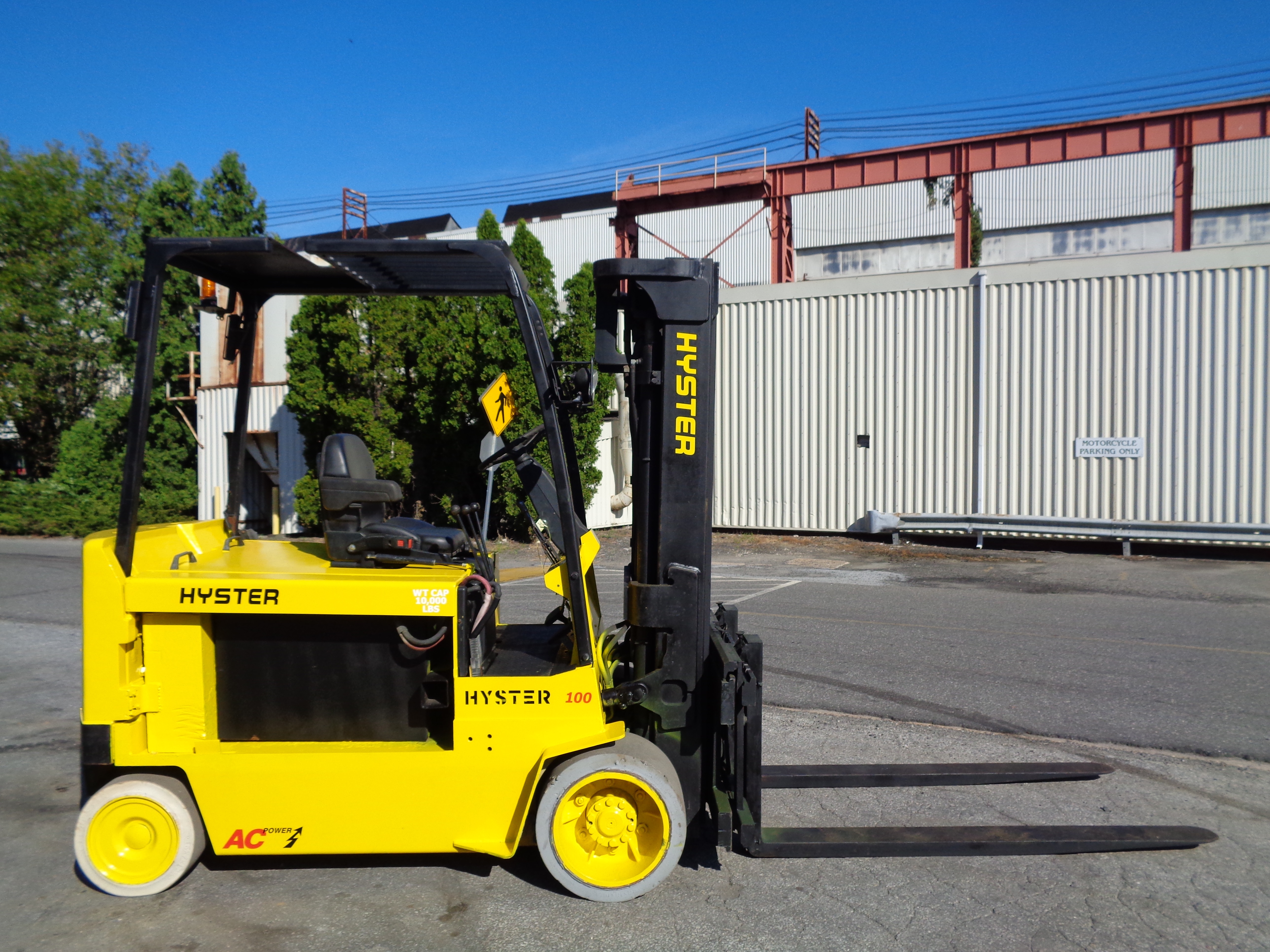 Hyster 10,000 lbs electric forklift SN D098No1761C Hours Traction