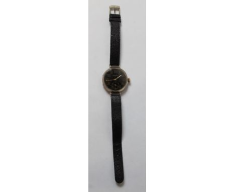 Gent's Longines watch of 'trench' style, with black enamel dial, in silver case for a. Baume, Import Marks 1918, 35mm.Conditi