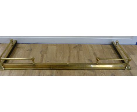 Brass extending fender with rail.&nbsp;148cm long x 56cm wide. 