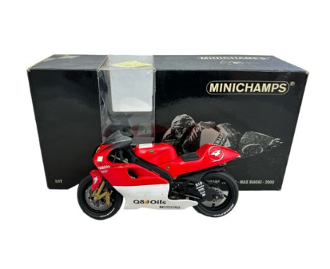 Minichamps 1/12th scale Max Biaggi Yamaha YZR 500 No. 122 006304, fairing signed in black felt tip by Max Biaggi, generally e