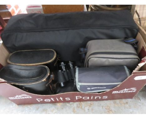 SUNDRY LOT INCLUDING CASED CAMERA, CASED BINOCULARS AND MODERN TELESCOPE, ETC.
