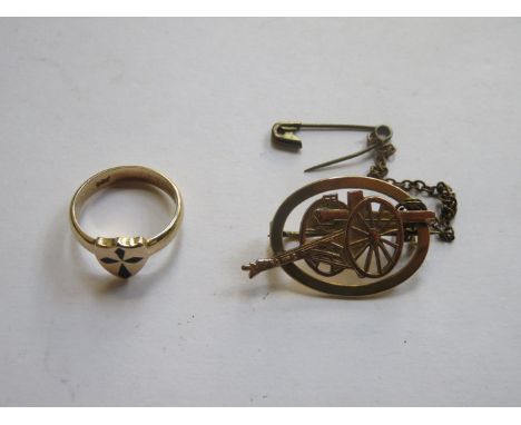 PRETTY GOLD COLOURED BROOCH DEPICTING A CANNON, STAMPED ORIA, AND ALSO 9ct RING 