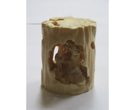 HEAVILY CARVED ORIENTAL ANTIQUE IVORY TREE TRUNK FIGURE GROUP, APPROXIMATELY 8cm HIGH