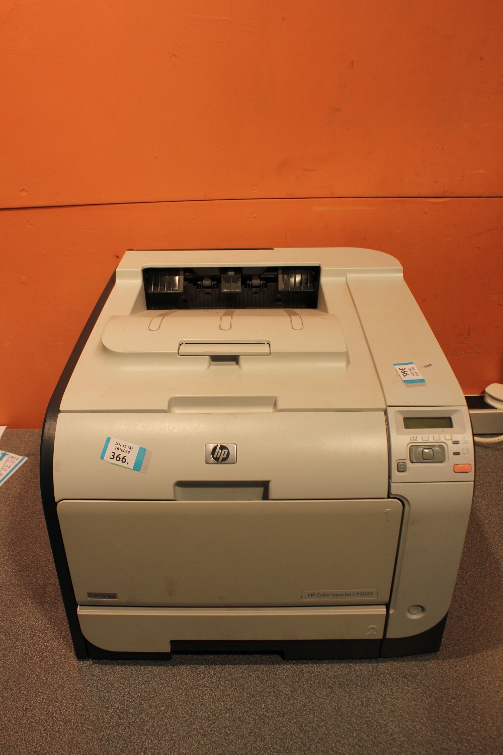 Lot 366 - HP Color LaserJet CP2025 Printer - USB - Network - Test Page Ok