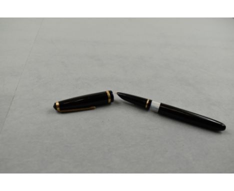 A De La Rue Onoto K2 piston fill fountain pen in black with single broad band to cap having shielded nib. Approx 13.3cm