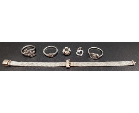 SELECTION OF PANDORA SILVER JEWELLERYcomprising a Reflexions mesh bracelet with crown clip charm; three rings - Dazzling Dais