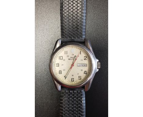 GENTLEMAN'S SWISS MILITARY WRISTWATCHthe cream guilloche enamel dial with Arabic numerals and day and date apertures at 3, th
