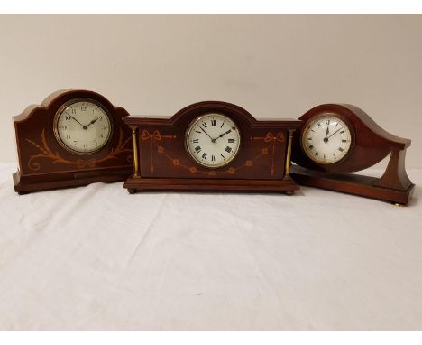 EDWARDIAN MAHOGANY MANTLE CLOCKin a shaped case, the circular enamelled dial with Roman numerals, surrounded by inlaid floral
