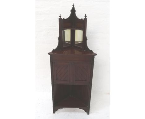 EDWARDIAN MAHOGANY FLOOR STANDING CORNER CABINETthe shaped top with three finials with a shelf below and two bevelled mirrors